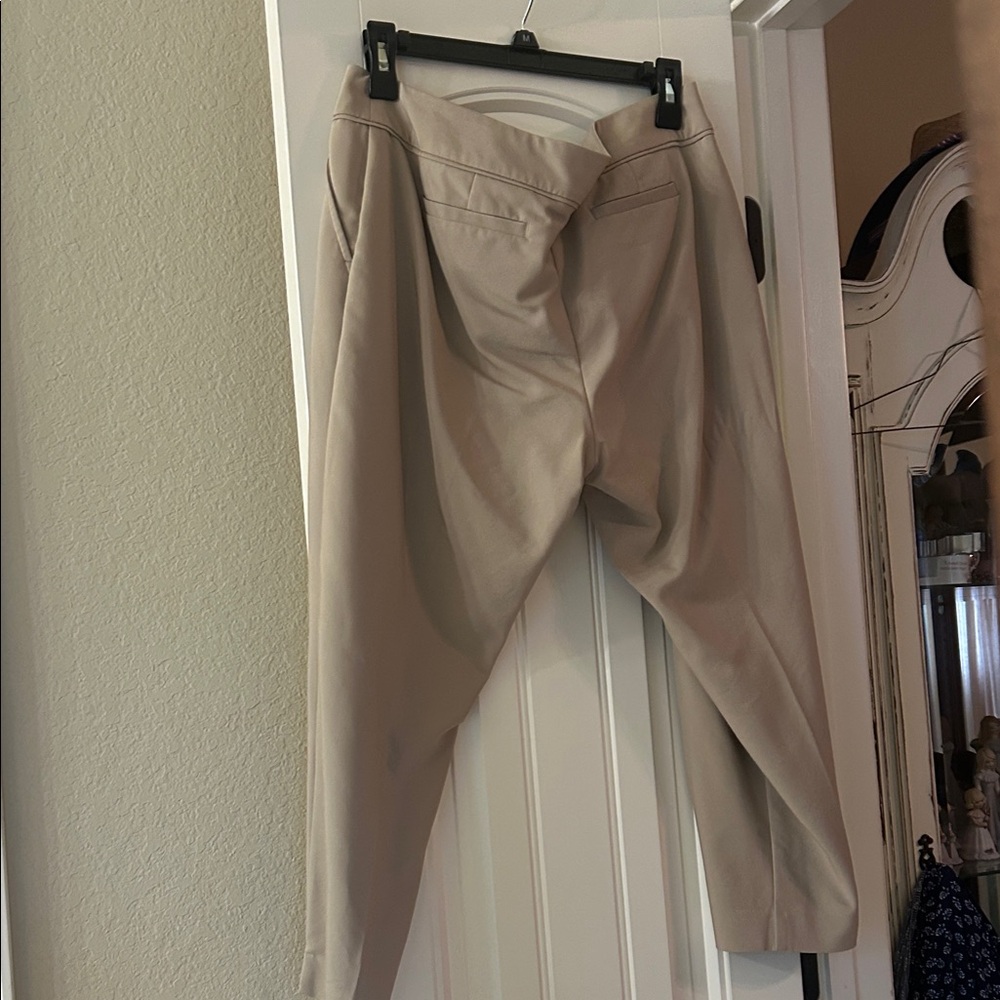 Apt. 9 Women's Tan Capris - Picture 3 of 4